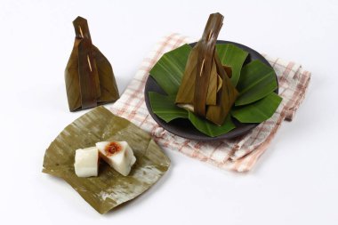 Buharda pişmiş un şal tatlı püresi Hindistan cevizi Khanom Sai Sii