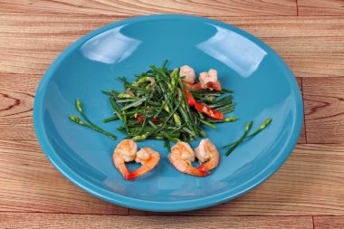 Domuz karaciğer ile baharatlı kızarmış Çin Frenk soğanı.