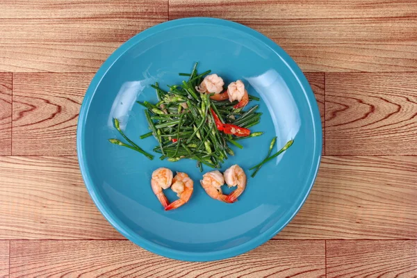 Domuz karaciğer ile baharatlı kızarmış Çin Frenk soğanı.