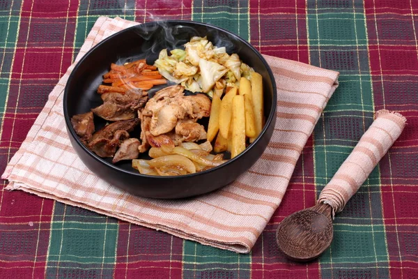 Teriyaki Tavuk tereyağı patates ve bitki ile.