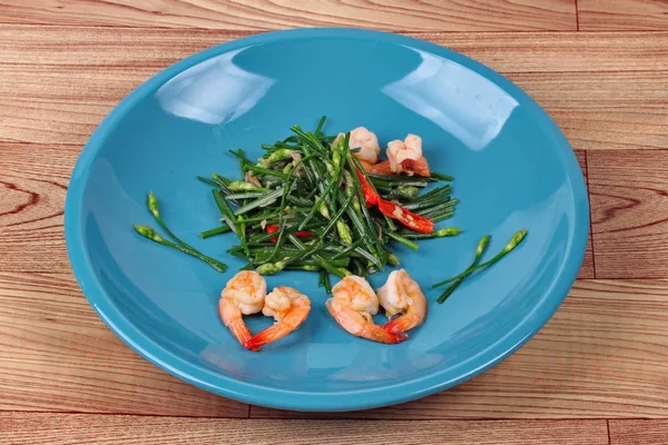 Domuz karaciğer ile baharatlı kızarmış Çin Frenk soğanı.