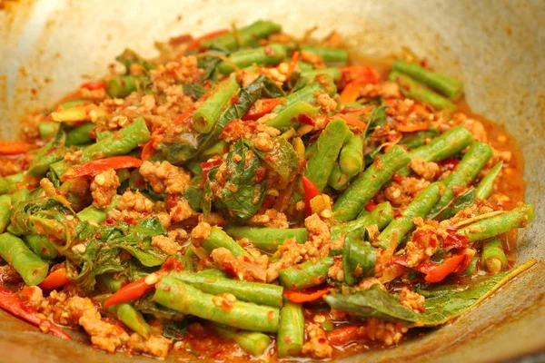 Cozinhar, feijão frito picante com carne de porco picada, Almofada Ped Tua  . — Fotografia de Stock