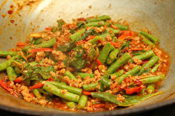 Cozinhar, feijão frito picante com carne de porco picada, Almofada Ped Tua  . — Fotografia de Stock