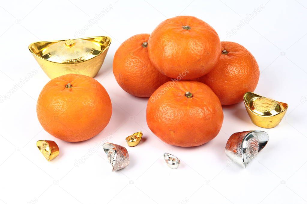 Golden orange with silver and gold of silver ingots .