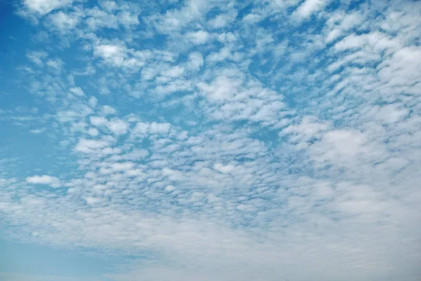 Céu bonito e nuvens — Fotografia de Stock