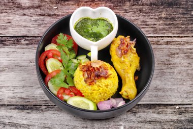 Müslüman sarı Yasemin pilav tavuk, Helal Gıda ile