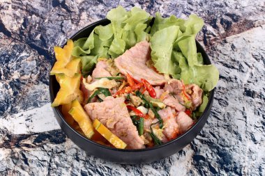 Kızarmış sebze Kore ile domuz karışık .