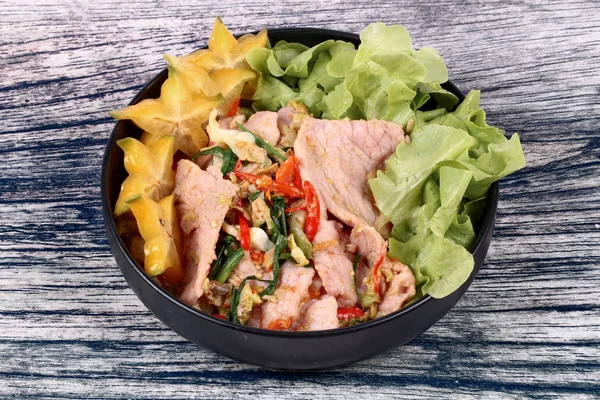 Kızarmış sebze Kore ile domuz karışık .