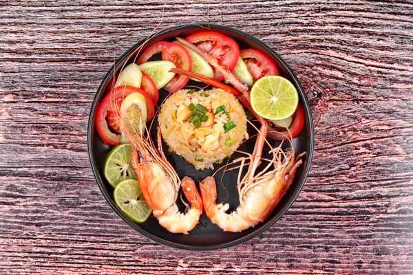 Fried Jasmine rice with large prawns in heart shape. — Stock Photo, Image