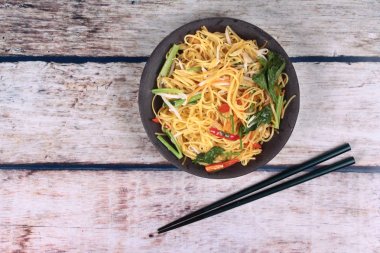 Kutsal gıdalar, sebze Fried Çin noodle.