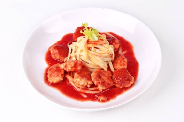 Domates soslu köfte makarna makarna.