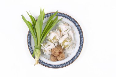 Yumuşak Hindistan cevizi rulo buharda pişmiş un sarma tatlı püresi Hindistan cevizi tepesinde