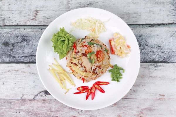 Comida tailandesa, arroz jazmín frito con jengibre . — Foto de Stock