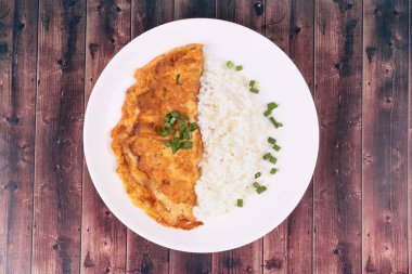 Tay tarifi, kıyılmış domuz omlet Yasemin pirinç