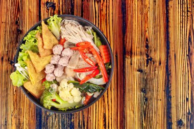 Crisy mantı ve et topu Çince lahana çorbası .