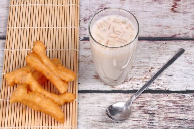 Jöle, Mısır gevreği ve tahıl doldurma soya sütü derin-fr ile görev yaptı.