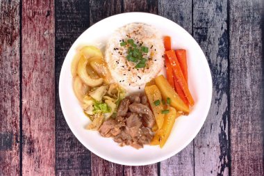 Tayland Yasemin pirinç pilav ile dilimlenmiş por Amerikan Kore tarzında