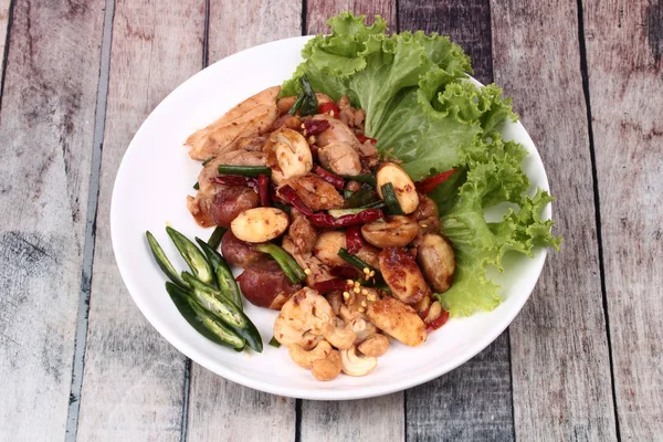 Baharatlı kızarmış nefesi tohum ve tavuk ile kavrulmuş Şili Yapıştır