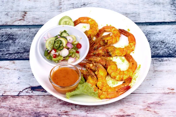 Charcoal boiled ,Prawn satay served with side disk. — Stock Photo, Image