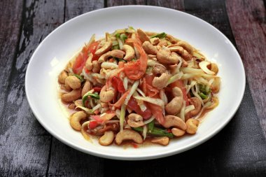 Tayland popüler tarifi, baharatlı ve ekşi karışık sebze salata ile p