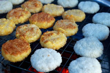 Tay yapışkan pirinç topaklar yumurta tuz Pan ile kızartma