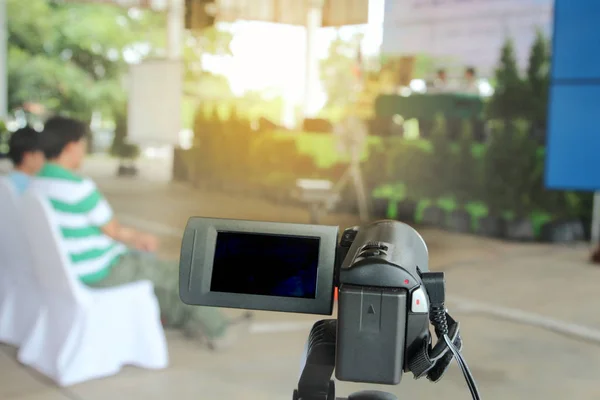 Προετοιμασία βιντεοκάμερα για την καταγραφή ταινίες της Κοινότητας parcip — Φωτογραφία Αρχείου