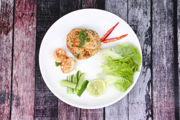 Fried rice with shrimp topped sliced red hot chili pepper,sliced — Stock Photo, Image