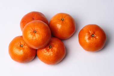 Mandarin-tatlım Murcott portakal beyaz arka plan üzerinde.