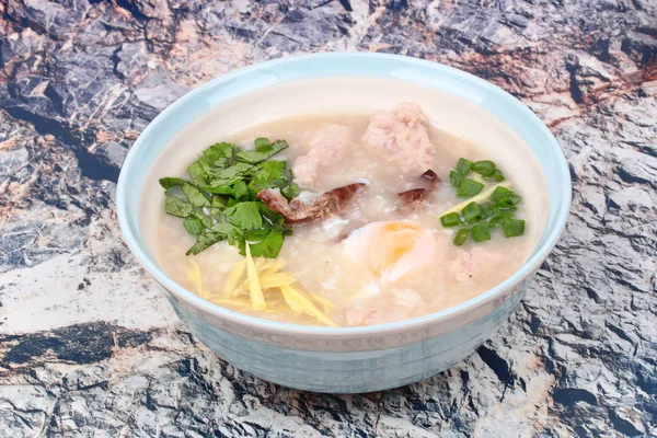 Rice porridge with  boiled egg ,Minced pork ,chicken liver, Ging — Stock Photo, Image