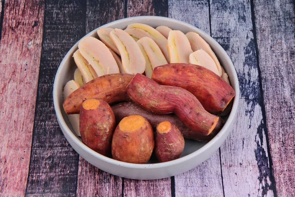 Připravené podávají vařené sladké brambory a banány na korejský styl — Stock fotografie
