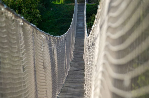 Sebuah jembatan gantung — Stok Foto