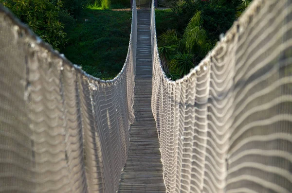 Sebuah jembatan gantung — Stok Foto