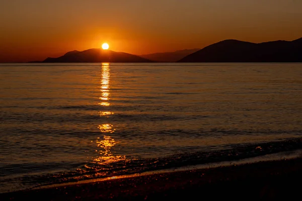 Güneş Işığı Denizde Yürüyor — Stok fotoğraf