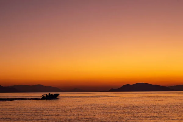 Denizde sakin gün batımı