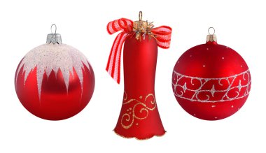 Noel kırmızı topları ve beyaz arka plan üzerinde izole bell