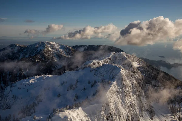 Montagne innevate — Foto Stock