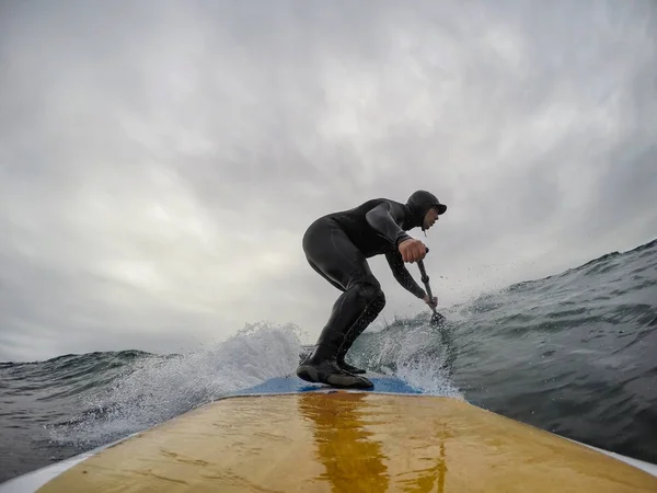 Surfista Onda de equitação — Fotografia de Stock