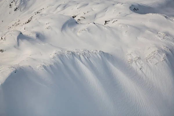 Montañas cubiertas de nieve — Foto de Stock