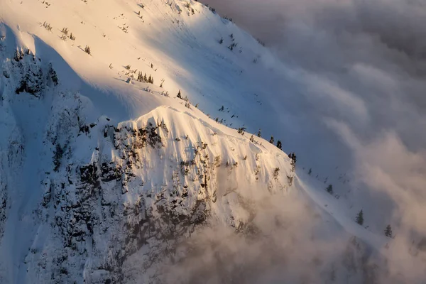 Üst dağ sırtı kapsayan kar — Stok fotoğraf