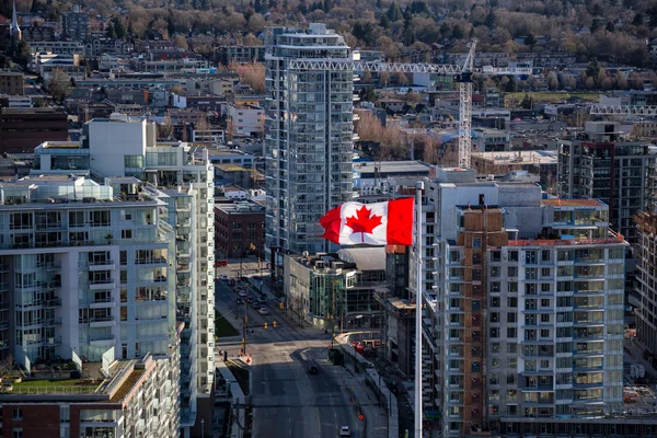 Canadese vlag fladderen in de Wind — Stockfoto