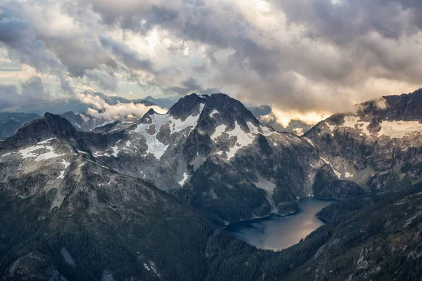 Omega Montanha e Glaciar Lake — Fotografia de Stock