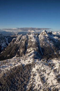 Dağlar karla kaplı