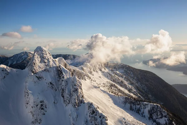 Mountains covered in snow — Stock Photo, Image