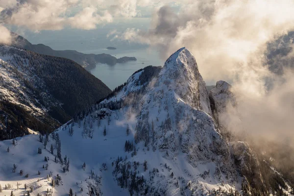 雪に覆われた山 — ストック写真