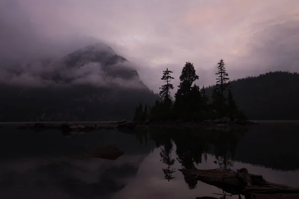 Schöner morgen auf dem widgeon lake — Stockfoto