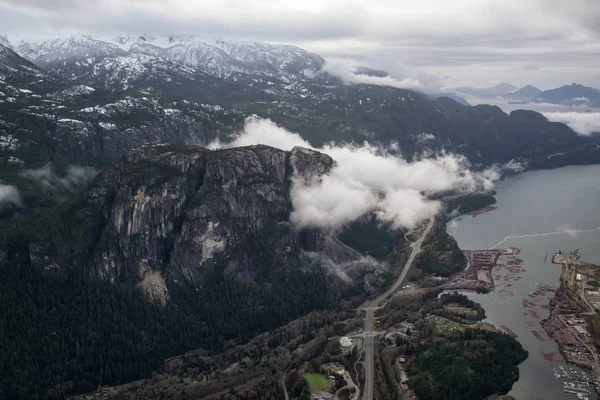 Squamish bulutlu sabah sırasında — Stok fotoğraf