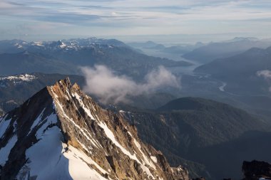 Tantalos aralığının hava manzaralı. Squamish Kuzey Vancouver, British Columbia, Kanada alınan.
