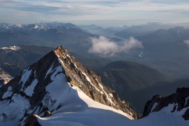 Tantalos aralığının hava manzaralı. Squamish Kuzey Vancouver, British Columbia, Kanada alınan.