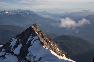 Tantalos aralığının hava manzaralı. Squamish Kuzey Vancouver, British Columbia, Kanada alınan.