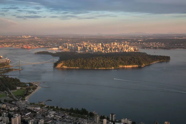 Vista Aérea Centro Vancouver Canadá Durante Pôr Sol Enevoado — Fotografia de Stock